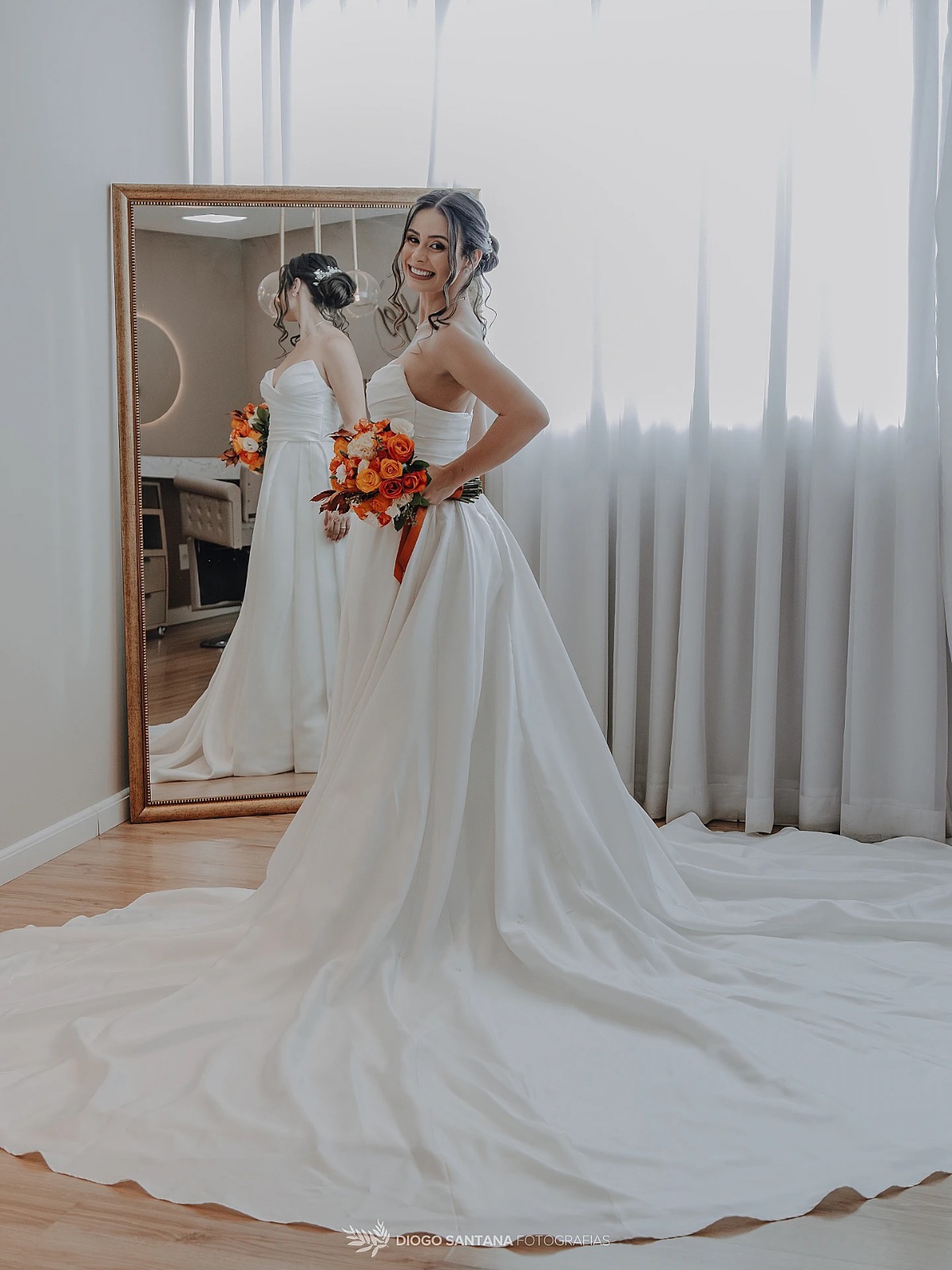 Noiva pronta segurando o buquê